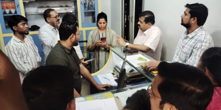 बहराइच: गैस की कमी की खबरों के बीच एसडीएम मोनालिसा जौहरी का निरीक्षण, कहा–पर्याप्त उपलब्धता