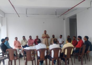 टीईटी अनिवार्यता के फैसले पर भड़के शिक्षक, महराजगंज में बैठक कर आंदोलन का ऐलान