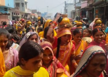 बृजमनगंज में शतचंडी महायज्ञ की भव्य कलश यात्रा, हजारों श्रद्धालु हुए शामिल