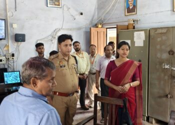 रायबरेली में पुलिस भर्ती परीक्षा: डीएम-एसपी ने किया परीक्षा केंद्रों का औचक निरीक्षण