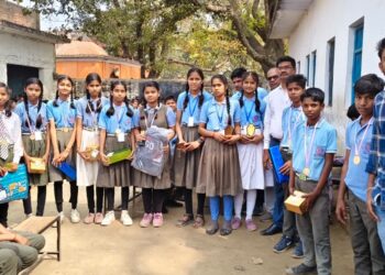 महराजगंज के इस स्कूल में सामान्य ज्ञान प्रतियोगिता, प्रतिभाशाली छात्र-छात्राएं हुए सम्मानित