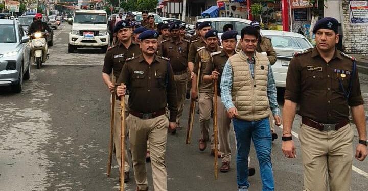 ईद से पहले सड़कों पर उतरी पुलिस! बाजपुर में फ्लैग मार्च, सुरक्षा का बड़ा संदेश