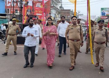 ईद से पहले प्रशासन सख्त! रायबरेली में डीएम-एसपी का दौरा, मस्जिदों और बाजारों की जांच