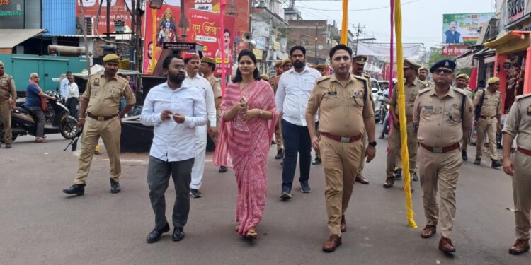 ईद से पहले प्रशासन सख्त! रायबरेली में डीएम-एसपी का दौरा, मस्जिदों और बाजारों की जांच