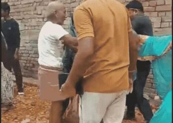 सड़क विवाद ने लिया हिंसक रूप! महुलानी में महिला से मारपीट, वीडियो वायरल