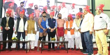 रेसलिंग गोल्ड कप 2026 में दिखा दम! डॉ. राजेश्वर सिंह ने दिए ₹5 लाख, विदेशी पहलवान भी शामिल