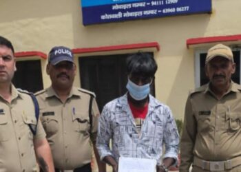 बाजपुर में पुलिस का एक्शन! शातिर अपराधी तमंचे और कारतूस के साथ गिरफ्तार