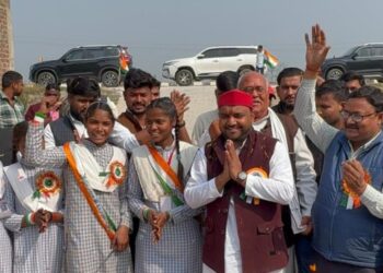 रायबरेली में अनोखी पहल! विधायक ने छात्राओं से कराया सड़क का लोकार्पण