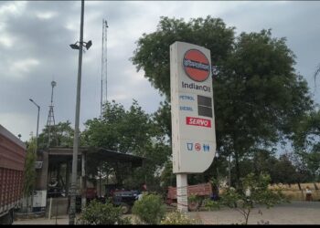 लखनऊ में पेट्रोल पंप बंद, लोगों का फूटा गुस्सा! कालाबाजारी का शक गहराया