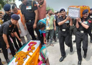 बाजपुर के वीर जवान दीपक सिंह डोवाल का निधन, सैन्य सम्मान के साथ दी गई अंतिम विदाई