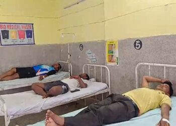 यूपी के रायबरेली में तिलक समारोह में खाने के बाद कई दर्जन लोगों की हालत बिगड़ी