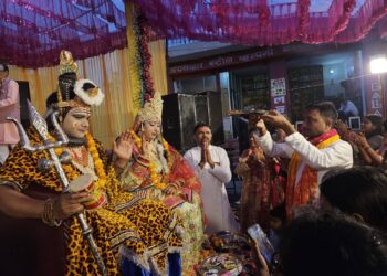 बृजमनगंज में निकली शिव-पार्वती की भव्य झांकी, जयकारों से गूंजा पूरा नगर