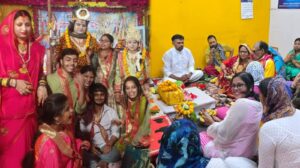 बृजमनगंज में निकली शिव-पार्वती की भव्य झांकी, जयकारों से गूंजा पूरा नगर