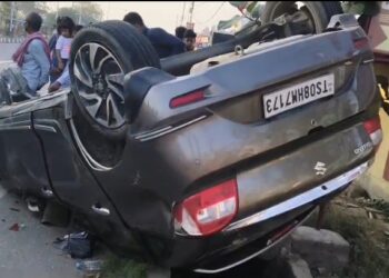 रायबरेली में बड़ा हादसा टला: साइकिल सवार को बचाने में पलटी कार, बाल-बाल बचे लोग