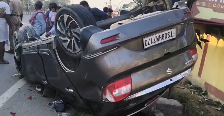 रायबरेली में बड़ा हादसा टला: साइकिल सवार को बचाने में पलटी कार, बाल-बाल बचे लोग