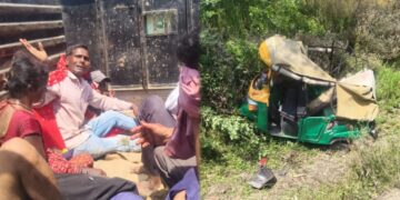 रायबरेली में दर्दनाक हादसा: तेज रफ्तार ओवरलोड ऑटो खाई में पलटा, कई घायल