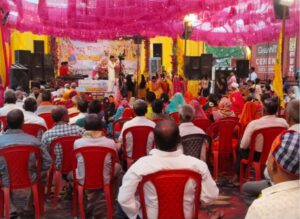 भागवत कथा में उमड़ा जनसैलाब, राधा-कृष्ण झांकी ने मोहा मन