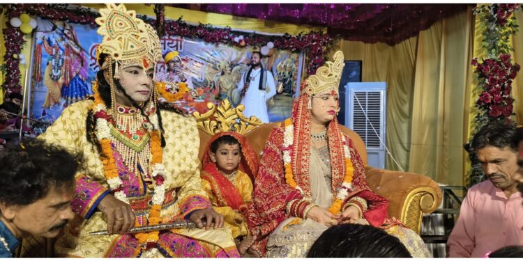 भागवत कथा में उमड़ा जनसैलाब, राधा-कृष्ण झांकी ने मोहा मन