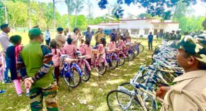 फॉरेस्ट वॉचर्स को मिली साइकिल, जंगल की सुरक्षा होगी और मजबूत