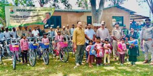 फॉरेस्ट वॉचर्स को मिली साइकिल, जंगल की सुरक्षा होगी और मजबूत