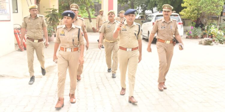 नए एसपी का औचक निरीक्षण, कोतवाली से चौकी तक मची हलचल