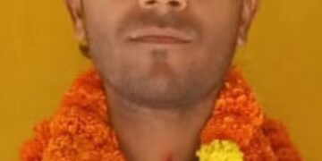 महराजगंज के बृजमनगंज में 14 साल की सेल्फ स्टडी से जितेंद्र साहनी बने समीक्षा अधिकारी, क्षेत्र में खुशी की लहर