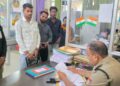 बाजपुर में युवक से मारपीट का आरोप, परिजनों ने पुलिस पर लगाए गंभीर आरोप, जांच की मांग