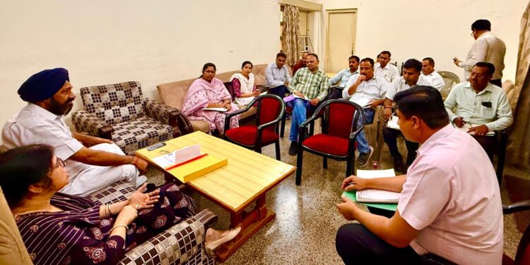 बाजपुर में गन्ना रकबा बढ़ाने के निर्देश, लापरवाही पर सख्त कार्रवाई की चेतावनी