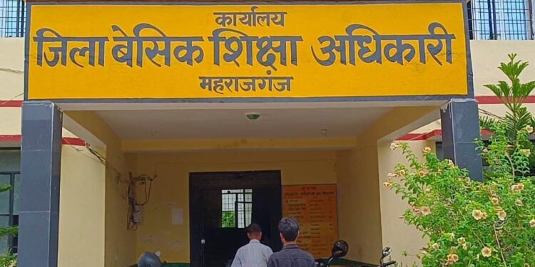 बृजमनगंज में मानकों के बिना स्कूलों को मान्यता, अभिभावकों से ड्रेस-किताब के नाम पर वसूली के आरोप