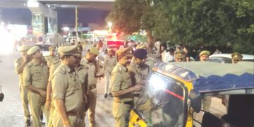 लखनऊ ट्रांसपोर्ट नगर में अवैध अतिक्रमण पर पुलिस की सख्ती, कानपुर रोड पर चला अभियान
