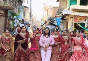 प्रियंका मेकओवर एकेडमी बृजमनगंज फाइनल एग्जाम रैंप वॉक