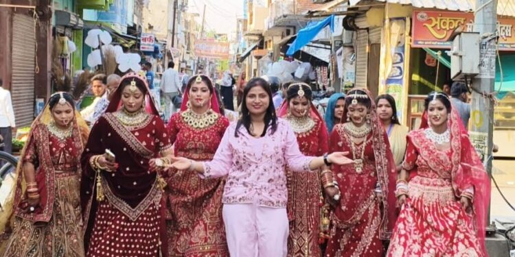 बृजमनगंज में प्रियंका मेकओवर एकेडमी का फाइनल एग्जाम, छात्राओं ने दमदार प्रदर्शन कर पाई ‘मेकअप आर्टिस्ट’ की उपाधि