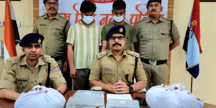 बाजपुर में गांजा तस्करी का बड़ा खुलासा: 2 शातिर तस्कर गिरफ्तार, गांजा और तमंचे बरामद