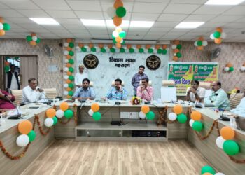 बहराइच में किसान दिवस बैठक: शिकायतों के समयबद्ध निस्तारण के निर्देश, फार्मर रजिस्ट्री पर जोर