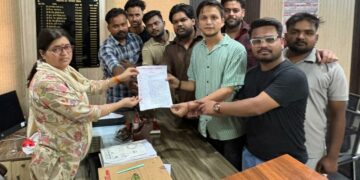 बाजपुर में बदहाल स्वास्थ्य सेवाओं पर छात्र संघ का प्रदर्शन, एसडीएम को सौंपा ज्ञापन