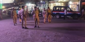 बृजमनगंज में पुलिस चेकिंग अभियान: बिना हेलमेट पर कार्रवाई, पुलिसकर्मियों को भी नियम पालन के निर्देश