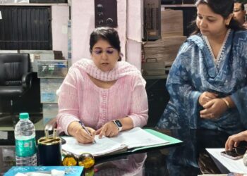 रायबरेली: नवागंतुक डीएम सरनीत कौर ब्रोका ने ग्रहण किया कार्यभार, पारदर्शी प्रशासन पर जोर