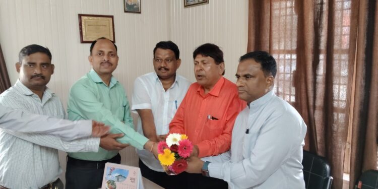 बाजपुर ब्लॉक प्रमुख कार्यालय में ओबीसी आयोग सदस्य की बैठक, योजनाओं की समीक्षा