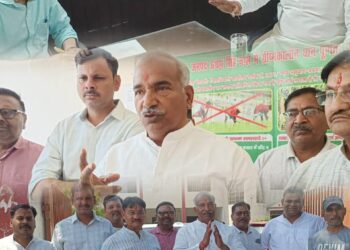 पीड़ित को न्याय दिलाने बाजपुर तहसील पहुंचे विधायक अरविंद पांडेय, खतौनी में दर्ज हुआ नाम