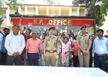 महराजगंज पुलिस का बड़ा एक्शन: 101 मोबाइल बरामद, लोगों को मिली राहत