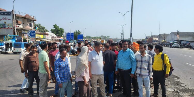 दरोगा खेड़ा हाईवे कट बंद होने पर विरोध, लोगों ने उठाए सुरक्षा के सवाल