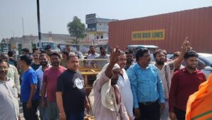 दरोगा खेड़ा हाईवे कट बंद होने पर विरोध, लोगों ने उठाए सुरक्षा के सवाल