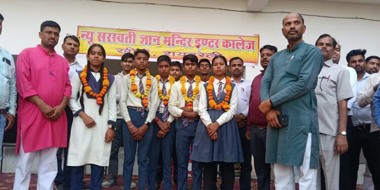 रायबरेली भर में छात्र छात्राओं में रहा उत्साह, बालिकाएं फिर रही आगे