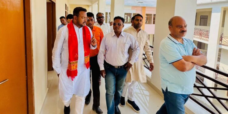 बाजपुर में एकलव्य विद्यालय का निरीक्षण, भाजपा नेता राजेश कुमार बोले-बदलेंगे शिक्षा के हालात