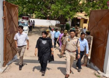 रायबरेली में होमगार्ड भर्ती परीक्षा शुरू, डीएम-एसपी ने केंद्रों का किया निरीक्षण