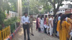 रायबरेली में होमगार्ड भर्ती परीक्षा शुरू, डीएम-एसपी ने केंद्रों का किया निरीक्षण