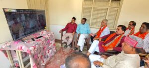 महराजगंज में ‘मन की बात’ का लाइव प्रसारण, ग्रामीणों ने सुना पीएम मोदी का संबोधन