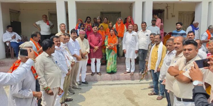 महराजगंज में ‘मन की बात’ का लाइव प्रसारण, ग्रामीणों ने सुना पीएम मोदी का संबोधन