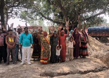 महराजगंज में पानी की टंकी पर विवाद, धार्मिक जमीन पर निर्माण के खिलाफ प्रदर्शन