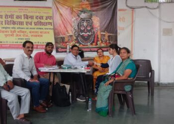 लखनऊ में बढ़ा एक्यूप्रेशर का क्रेज, बिना दवा इलाज से मिल रही राहत